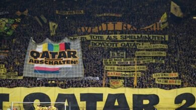 Mandan polémico mensaje a la FIFA y la UEFA por hinchas del Dortmund 