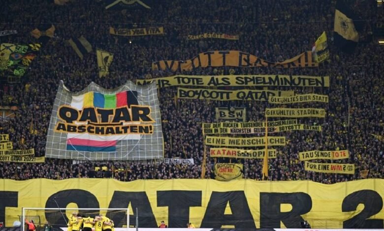Mandan polémico mensaje a la FIFA y la UEFA por hinchas del Dortmund