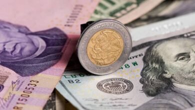 Se mantiene el peso contra el dólar en 17.52