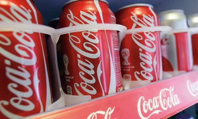 Detectan detergente en refrescos de Coca Cola 