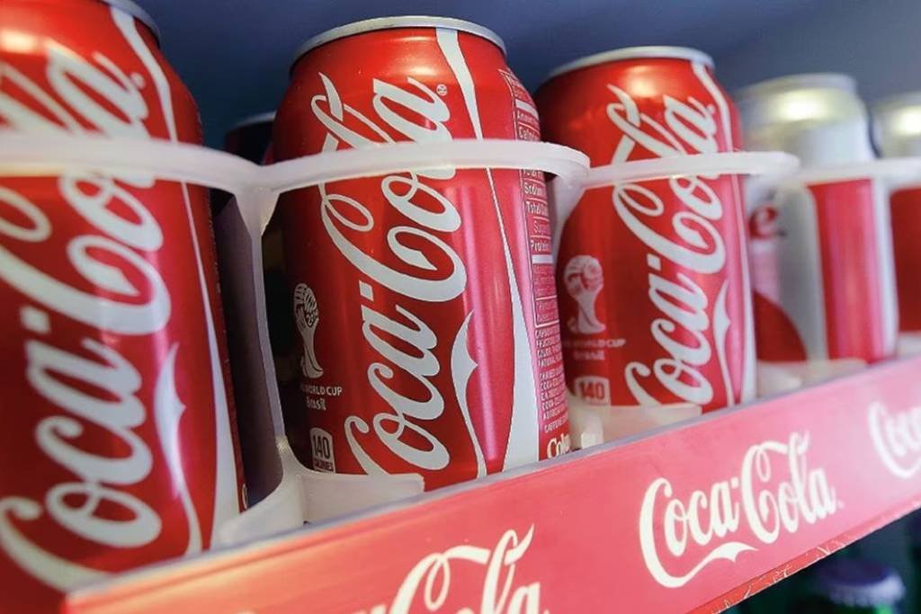Detectan detergente en refrescos de Coca Cola 