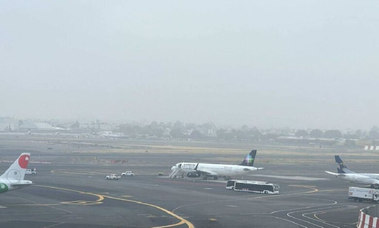 AICM amanece con banco de niebla