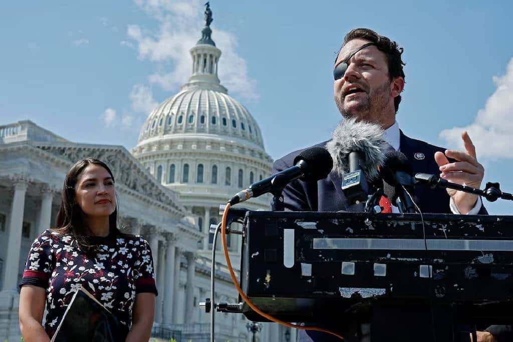 Dan Crenshaw felicita a Harfuch por acciones contra fentanilo