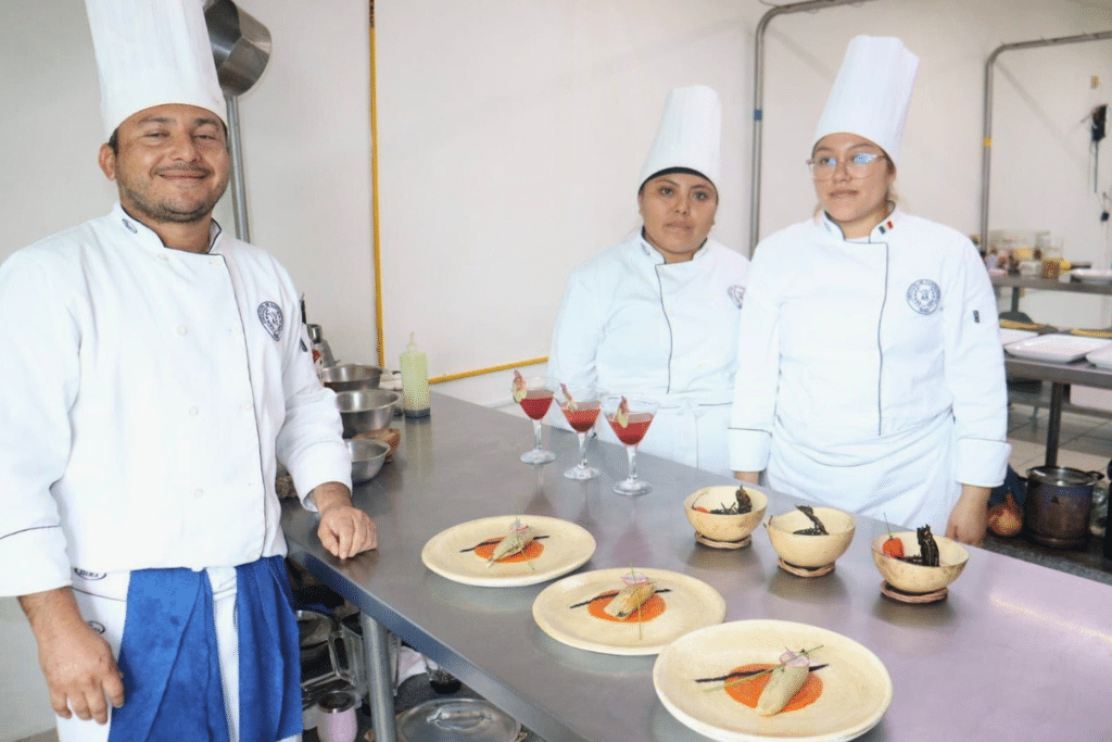 Apuntan restauranteros a capacitación y estrategias