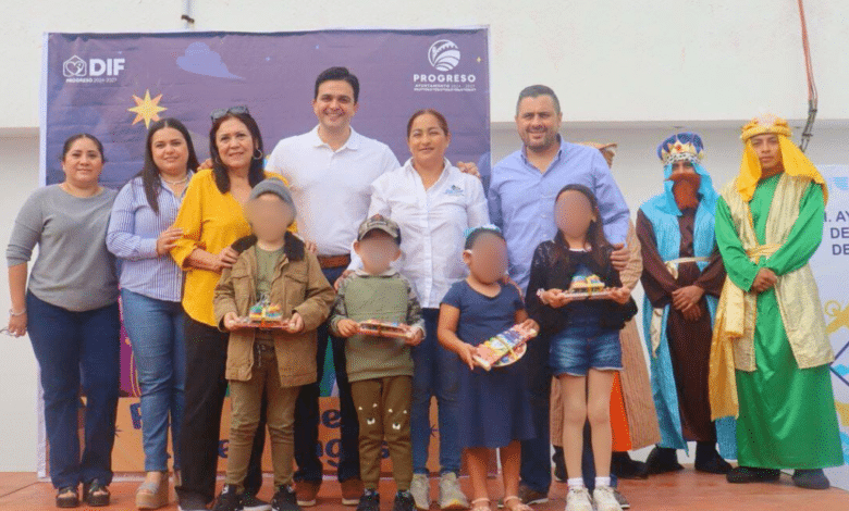 La magia de Reyes ilumina Progreso Erik Rihani entrega regalos a niños de la UBR