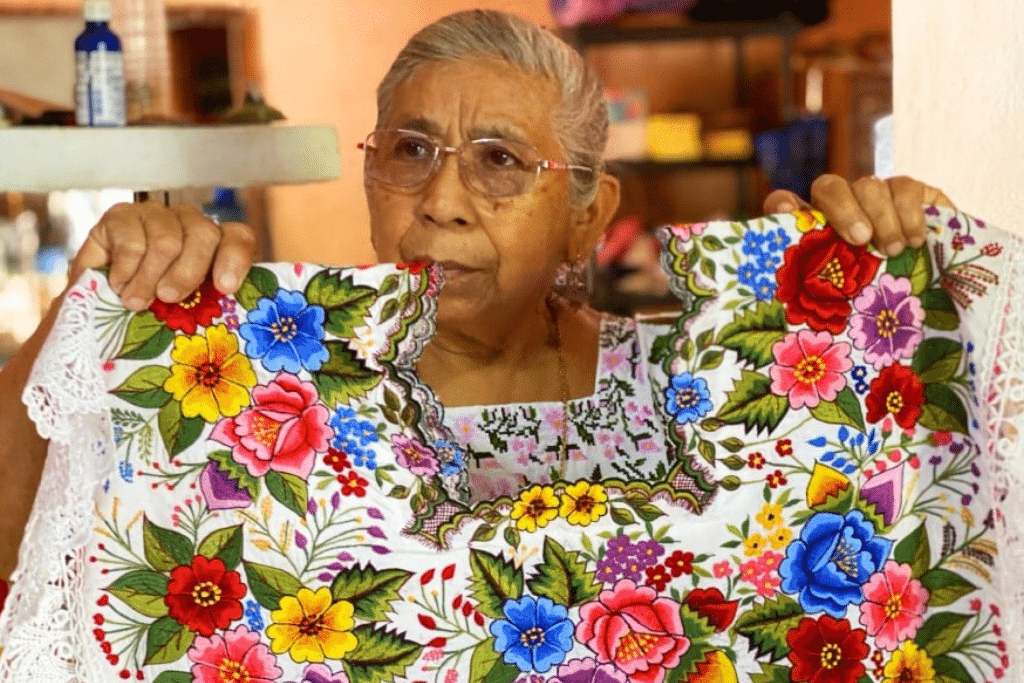 Las técnicas de bordado yucateco y sus colores vibrantes