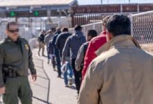 Continúan deportaciones de migrantes por frontera de Sonora