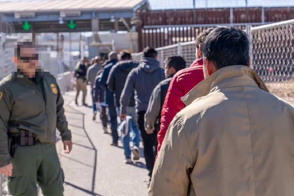 Continúan deportaciones de migrantes por frontera de Sonora