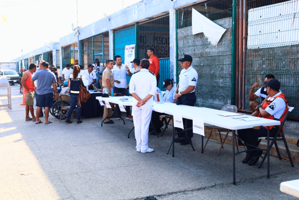 Sensibilizan a pescadores en Progreso sobre trámites y seguridad marítima