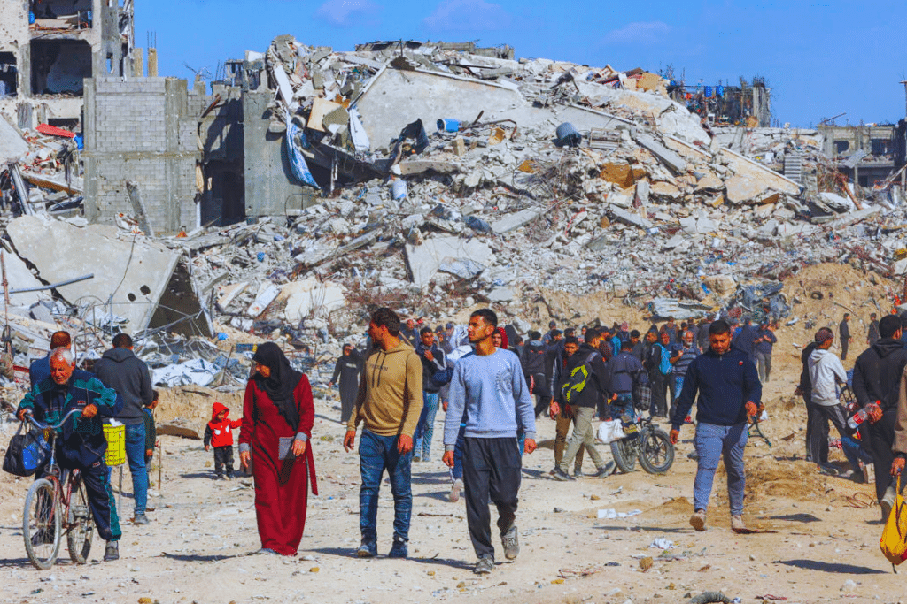 Trump busca trasladar a habitantes de Gaza a países vecinos