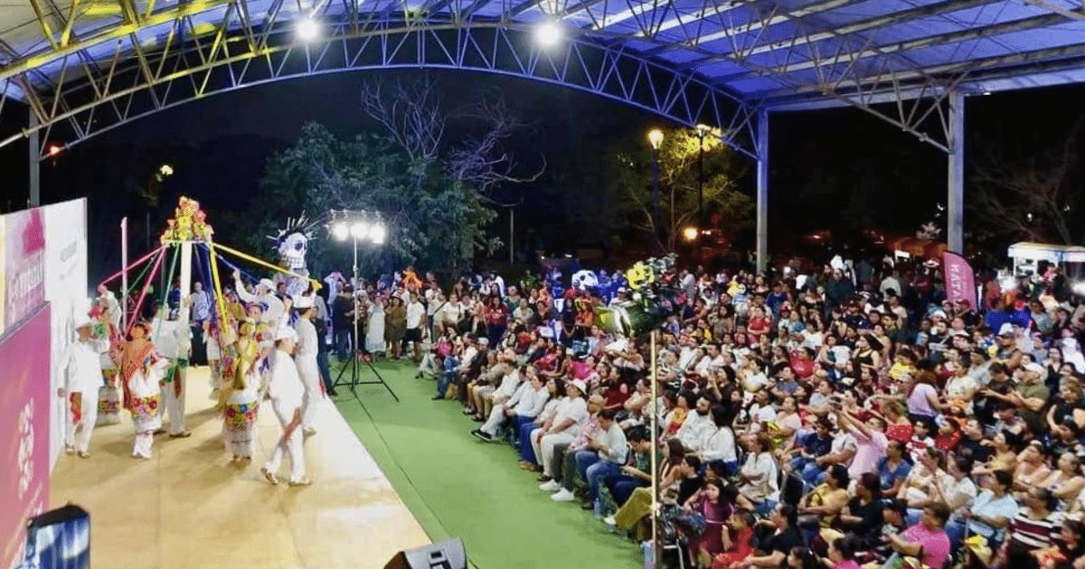 Celebra el amor y la amistad con cine al aire libre