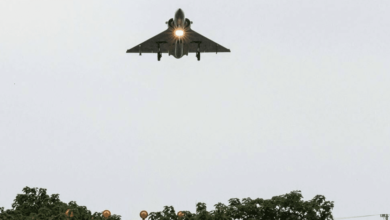 Avión Chino realizando maniobras