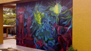 UADY celebra 103 años con un mural de artista Víctor Argáez