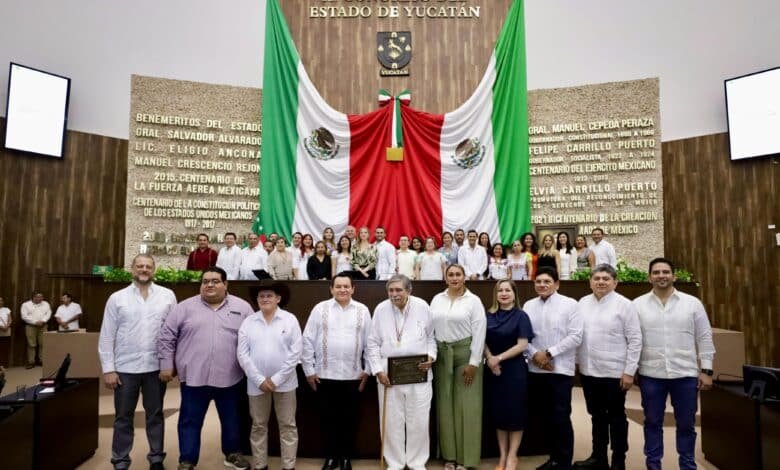 Ariel Avilés Marín recibe la Medalla “Héctor Victoria Aguilar” por su legado en educación y cultura