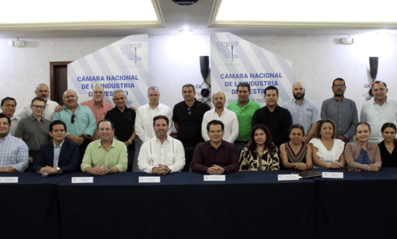 Yucatan: Impulsa Gobierno del Estado la labor de las personas artesanas y emprendedoras