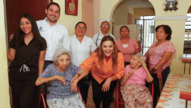 Cecilia cuida de los adultos mayores con el programa Médico a Domicilio