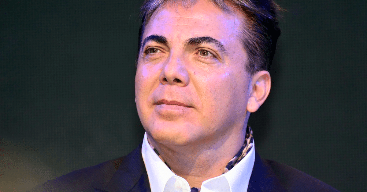 Cristian Castro retoma sus estudios para terminar la secundaria