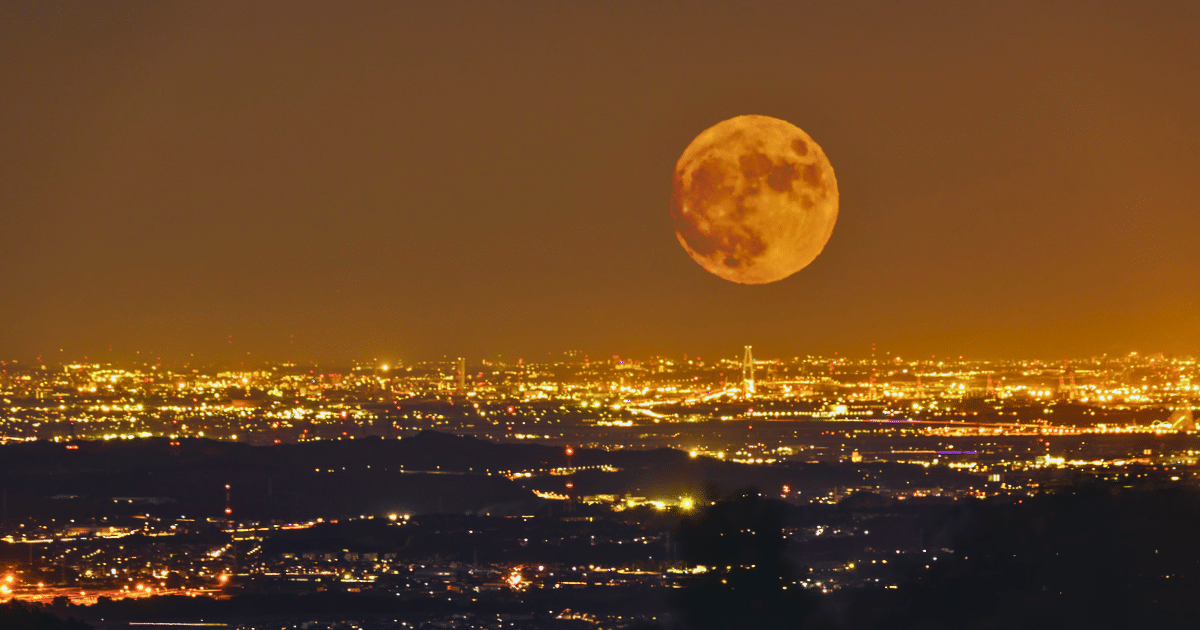 De eclipse lunar y Luna de Gusano a Equinoccio de primavera