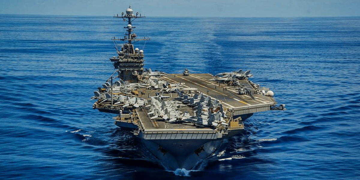 Imagen de porta aviones estadounidense en alta mar