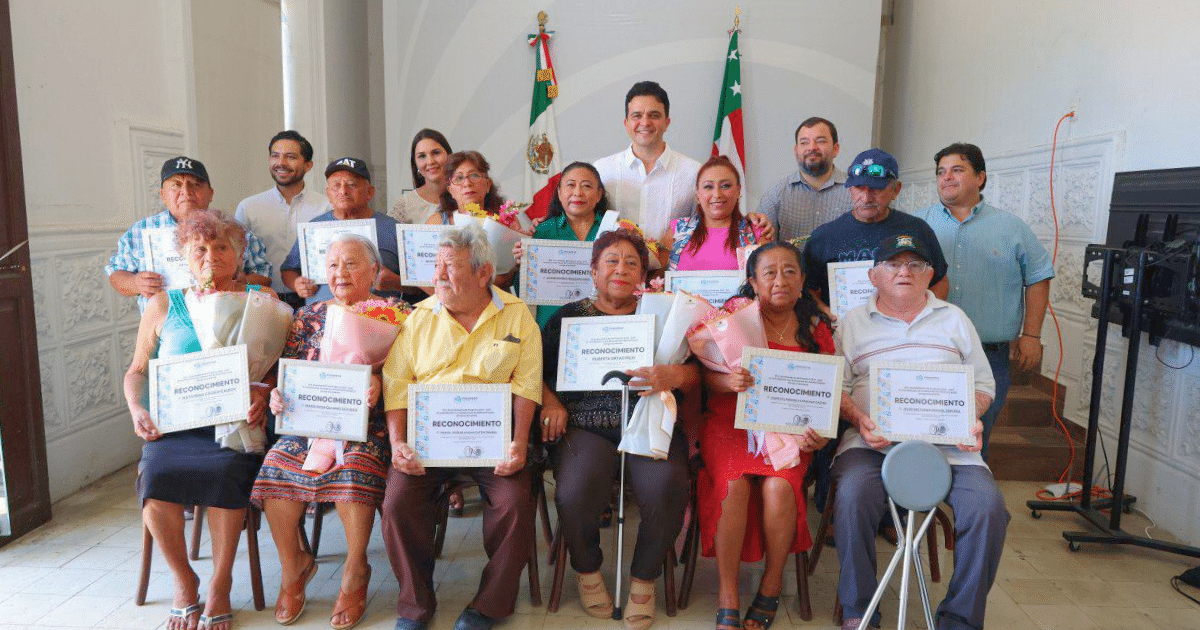 El Alcalde de Progreso, Erik Rihani reconoce dedicación de los trabajadores jubilados