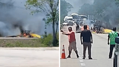 Avioneta se incendia tras aterrizaje de emergencia en carretera Pisté-Valladolid; cierran tramo