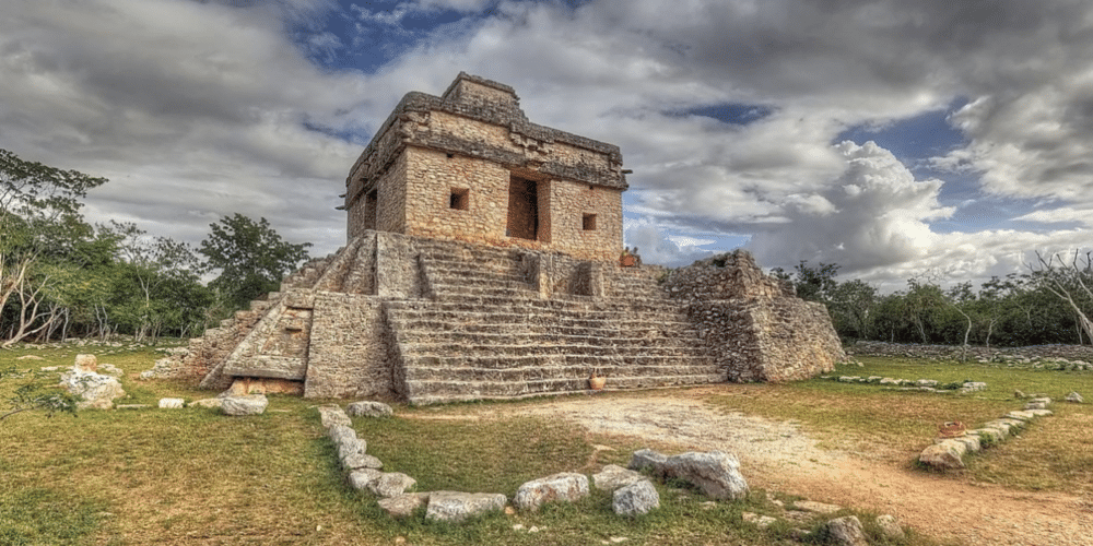 Conoce la zona arqueológica de Dzibilchaltún y su famoso Templo de las Siete Muñecas