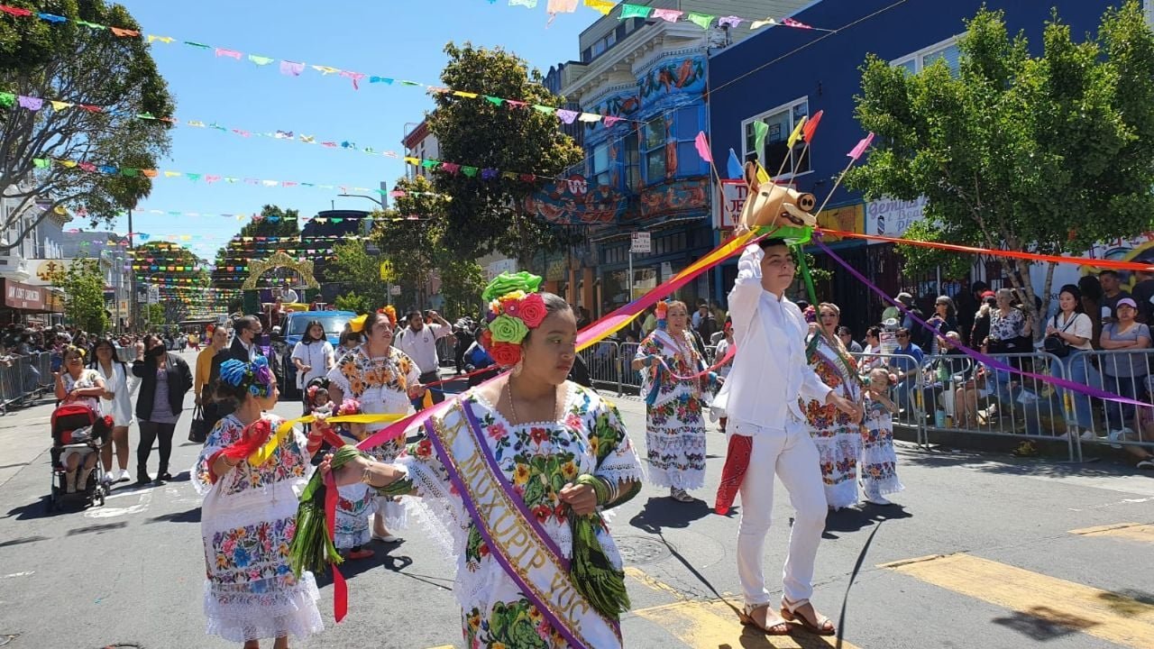 Yucatecos en EE.UU.,migración yucateca,Indemaya,Fabiola Loeza,comunidad migrante,trámites migratorios,Renacimiento Maya,remesas,apoyo legal,identidad cultural,Joaquín Díaz Mena,migrantes en California,políticas migratorias,arraigo laboral,cultura maya