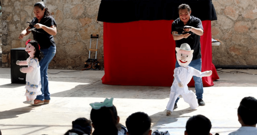 Teatro guiñol promueve identidad cultural en escuelas de Yucatán