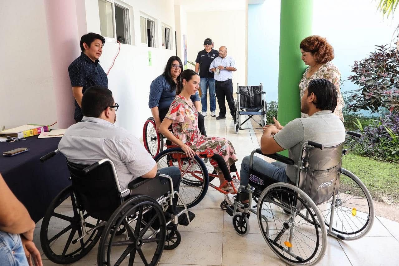 DIF Mérida otorga 600 becas de movilidad para personas con discapacidad