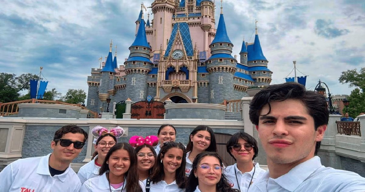 Estudiantes de la UAT participan en programa en The Walt Disney