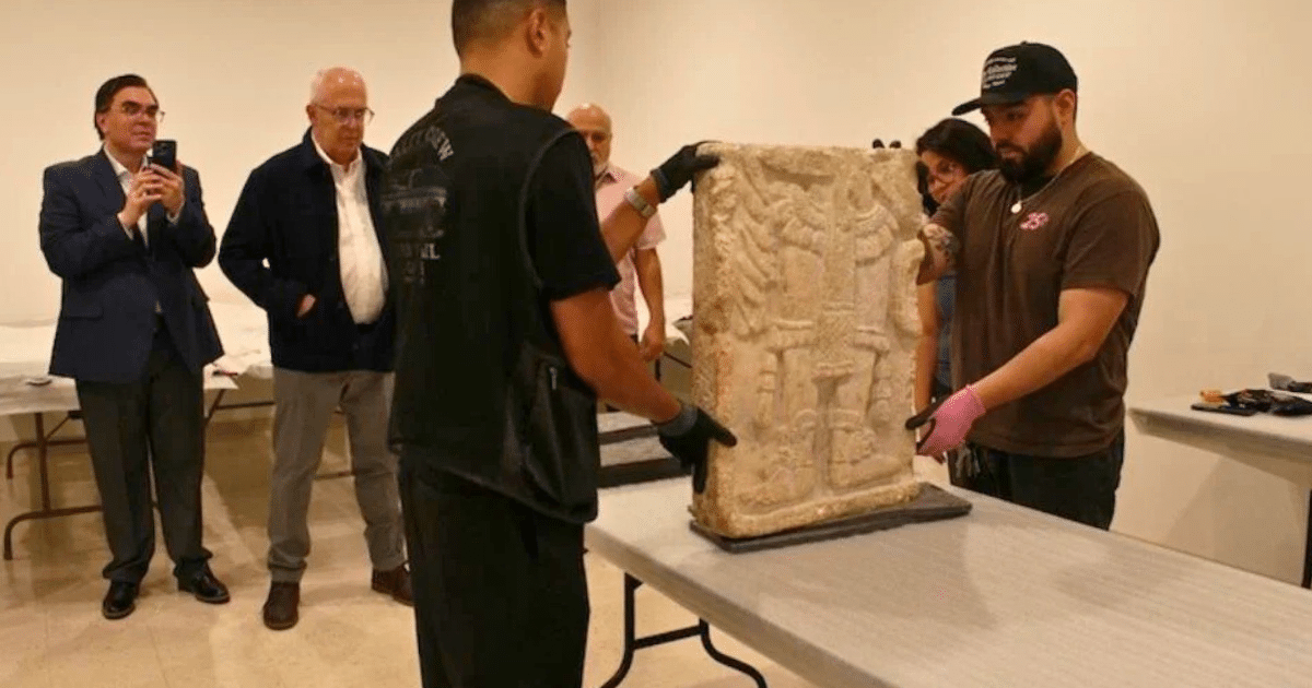 México recupera fragmento de panel maya, repatriado desde Chicago