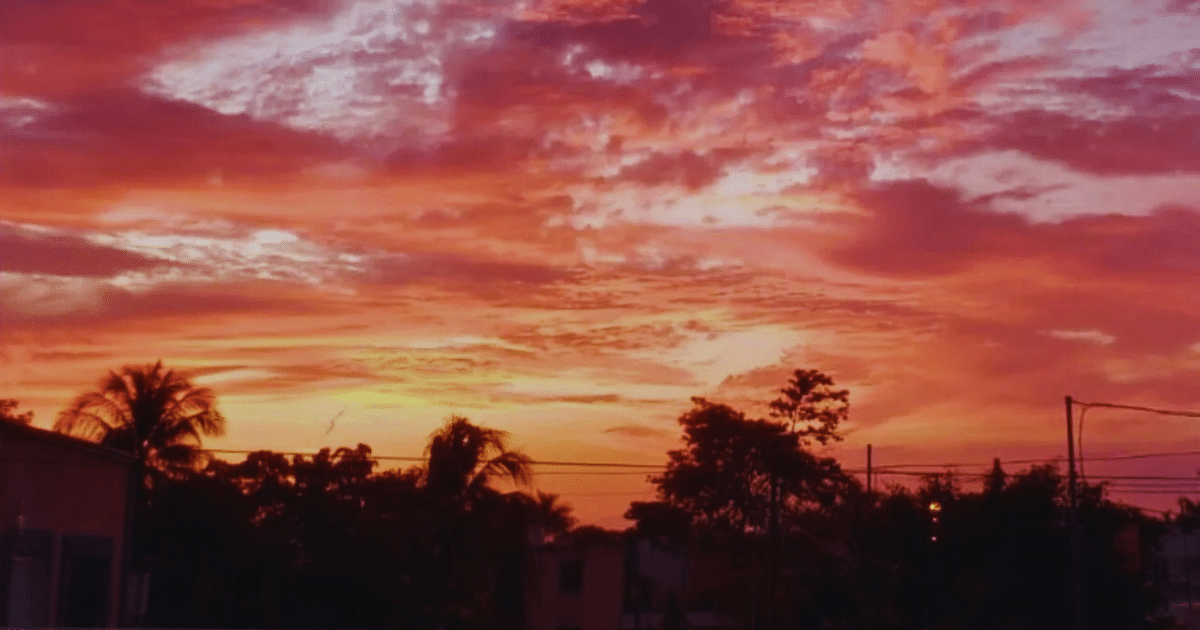 Polvo del Sahara llega a Yucatán con atardeceres rojizos