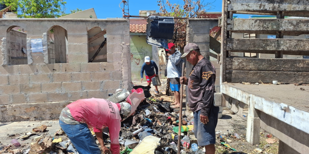 Retiran 7 toneladas de basura de predio abandonado en Kanasín