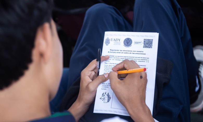 Llevan bienestar emocional y ciencia viva a preparatorias de Yucatán