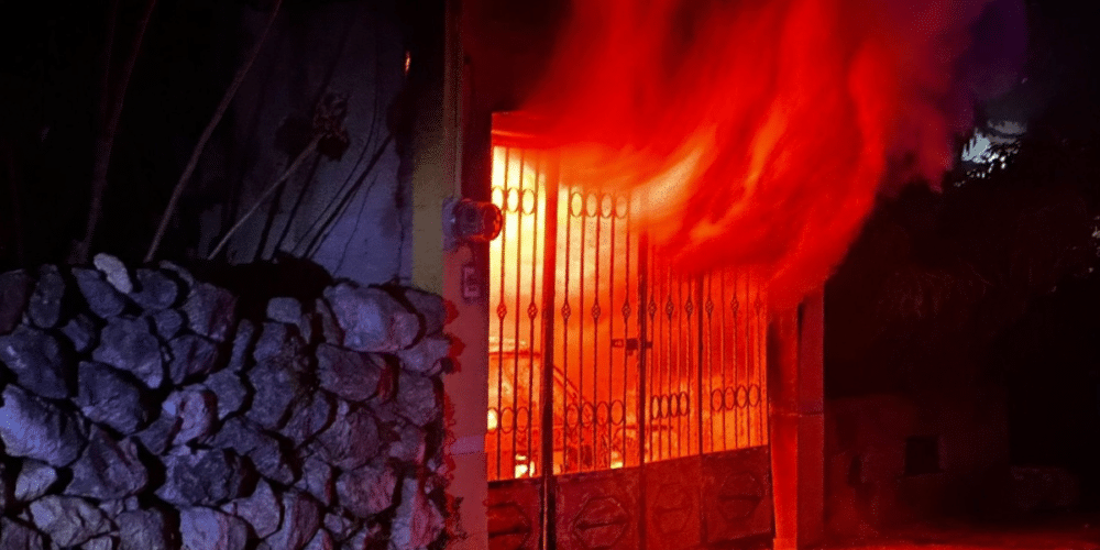 Rescatan a familia de incendio en vivienda del centro de Umán, Yucatán