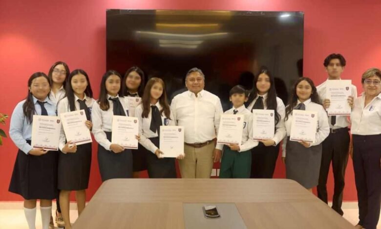 Estudiantes de Yucatán brillan en concursos internacionales de debate, diplomacia y matemáticas