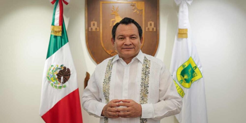 Gobernador de Yucatán celebra acuerdos con el magisterio yucateco