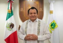 Gobernador de Yucatán celebra acuerdos con el magisterio yucateco