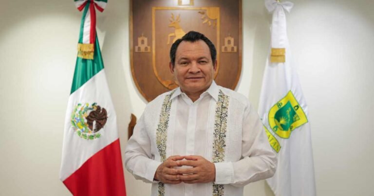 Gobernador de Yucatán celebra acuerdos con el magisterio yucateco