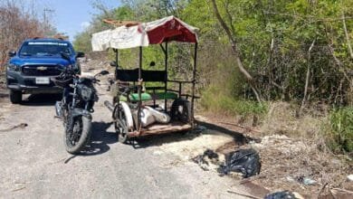 Sorprenden a sujeto tirando basura en Dzoyolá; abandona mototaxi y huye al monte
