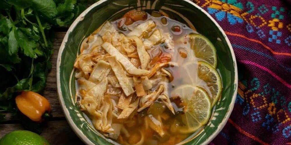 Sopa de lima: Sabor e identidad de la cocina yucateca