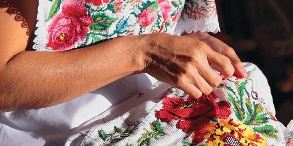 El hipil yucateco: tradición, elegancia y versatilidad