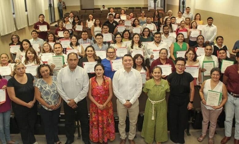 Servidoras y servidores públicos concluyen diplomado para combatir la discriminación