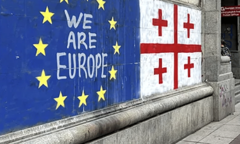 Georgia, antes considerada una transición ejemplar hacia la democracia postsoviética, enfrenta ahora un colapso en sus instituciones políticas. La oposición está encarcelada, las protestas crecen y los vínculos con Estados Unidos se debilitan./ Imagen: Misha Vignanski EFE