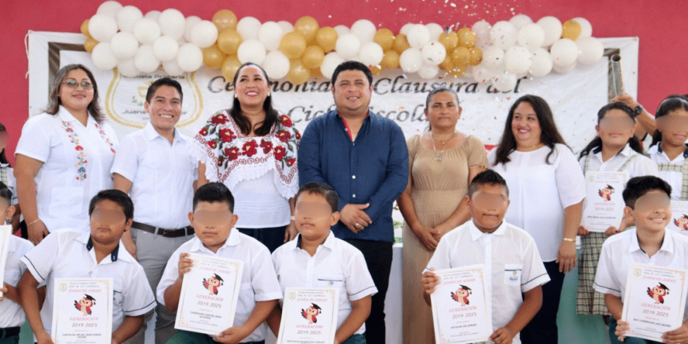 kanasín apadrina edwin bojórquez a 57 alumnos de la primaria “juana de asbaje”