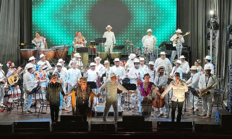 La Orquesta Típica Yukalpetén emociona en Veracruz con homenaje a Armando Manzanero