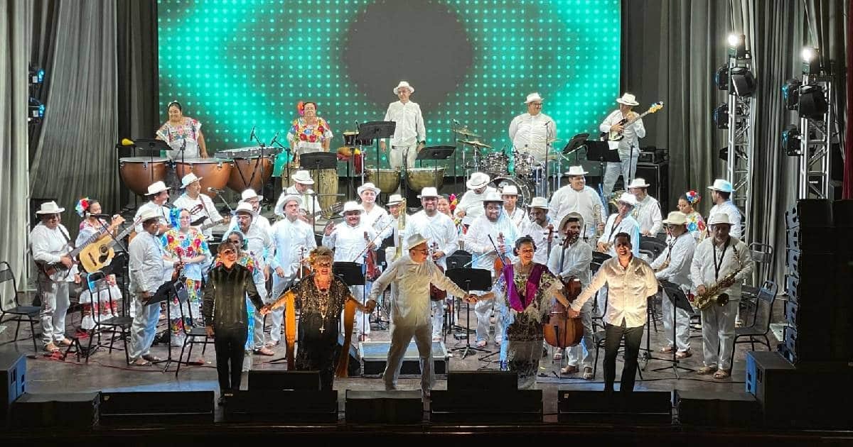 La Orquesta Típica Yukalpetén emociona en Veracruz con homenaje a Armando Manzanero