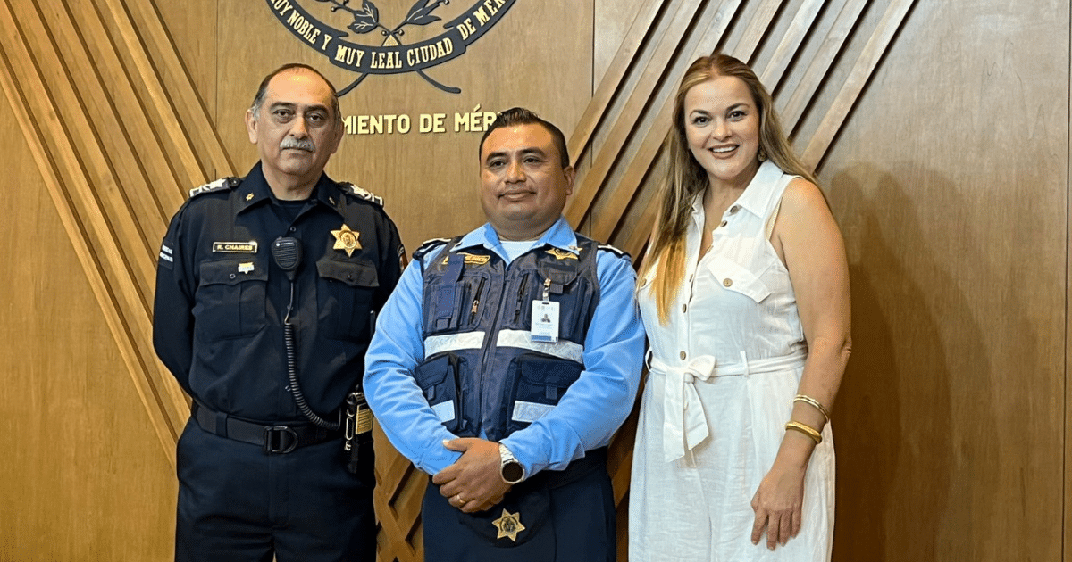 reconoce alcaldesa cecilia patrón a paramédico que asistió parto en el centro de mérida