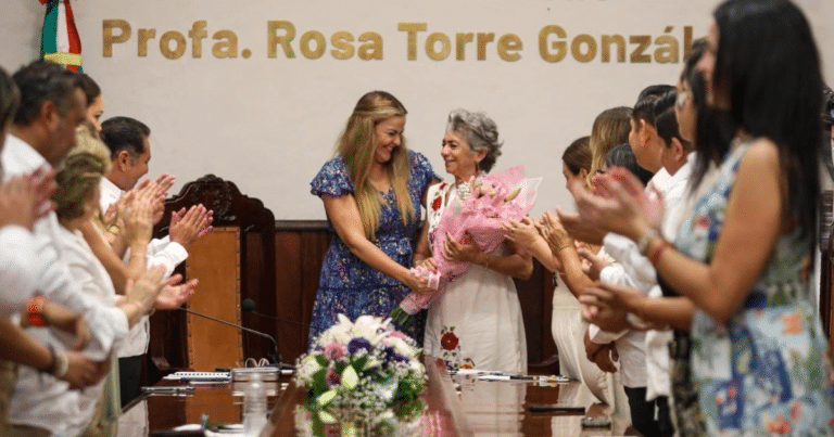 reconocen lucha feminista con la medalla “rosa torre gonzález”