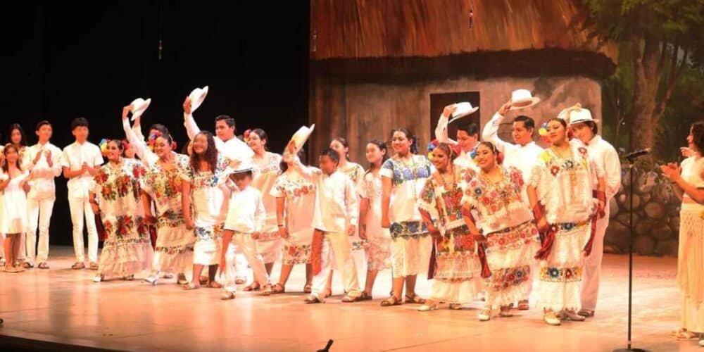 Niñas, niños y jóvenes del CEBA cierran ciclo con emotiva obra sobre identidad maya